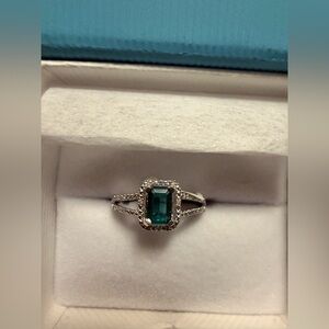 Elegant Silver and Green Gemstone Ring